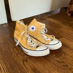 Yellow hightop converse